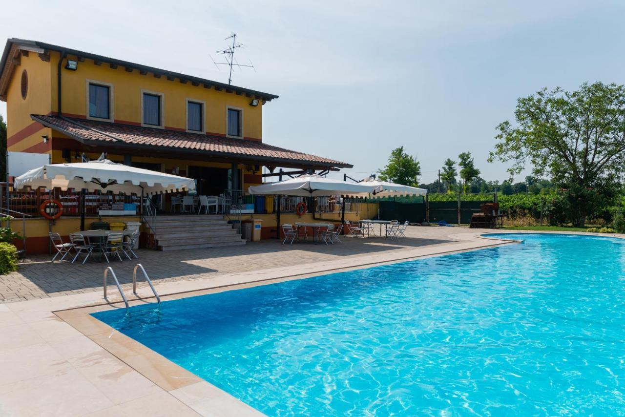 Agriturismo Dei Grippi Sona Bagian luar foto