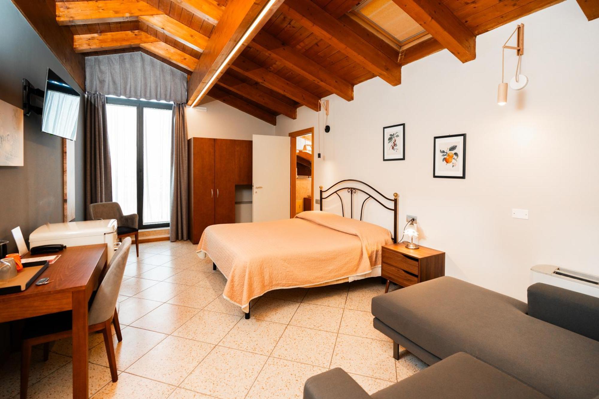 Agriturismo Dei Grippi Sona Bagian luar foto
