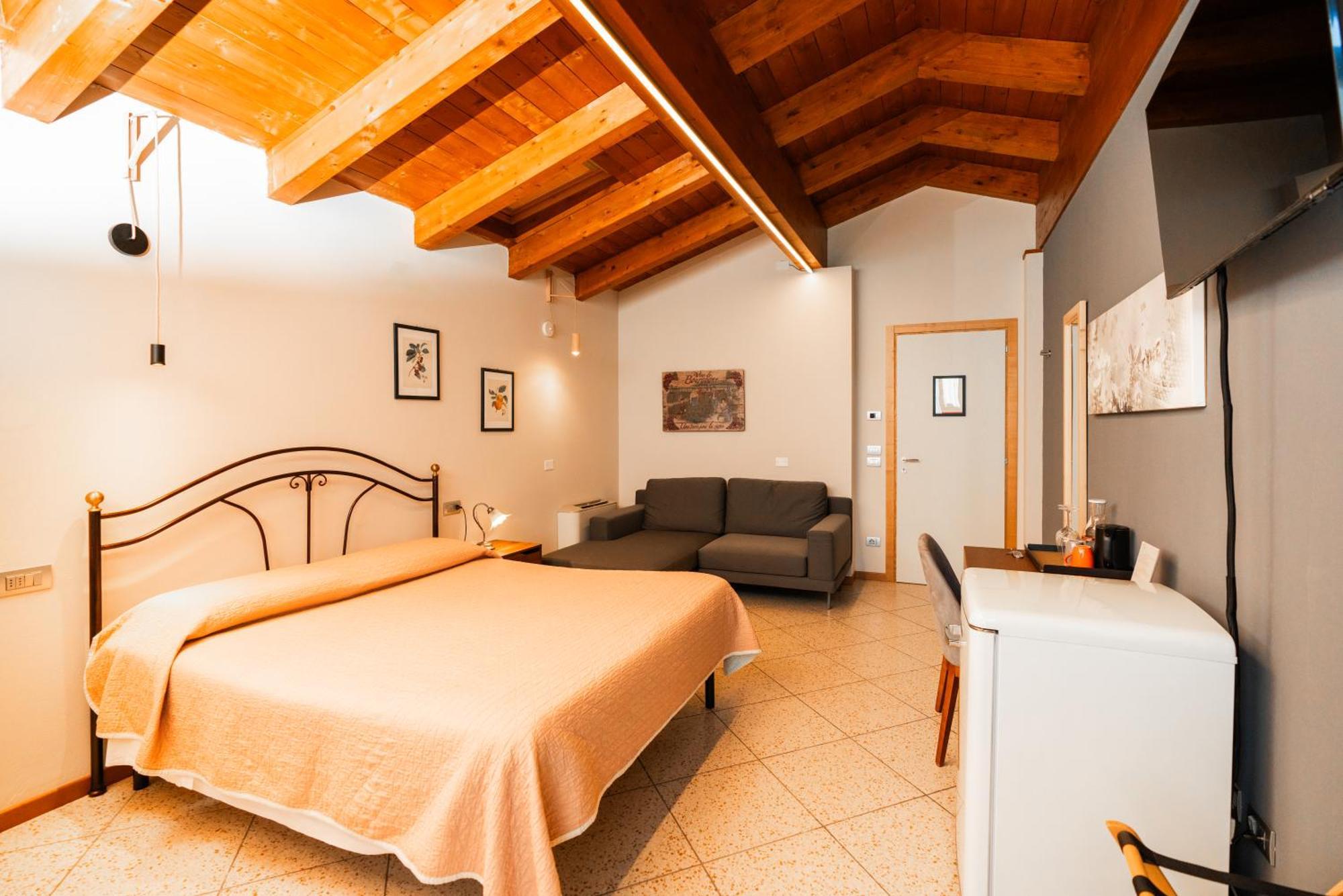 Agriturismo Dei Grippi Sona Bagian luar foto
