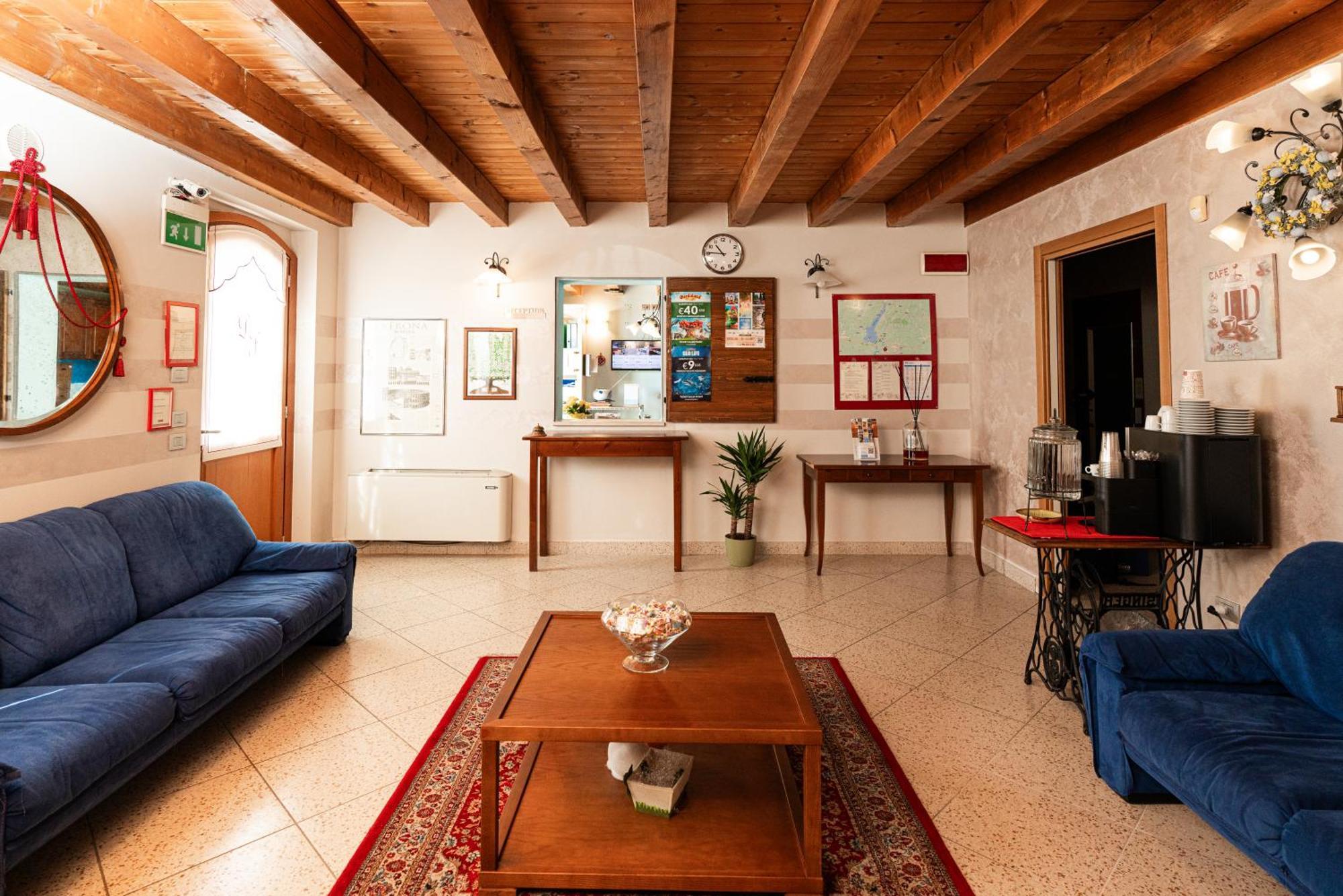 Agriturismo Dei Grippi Sona Bagian luar foto