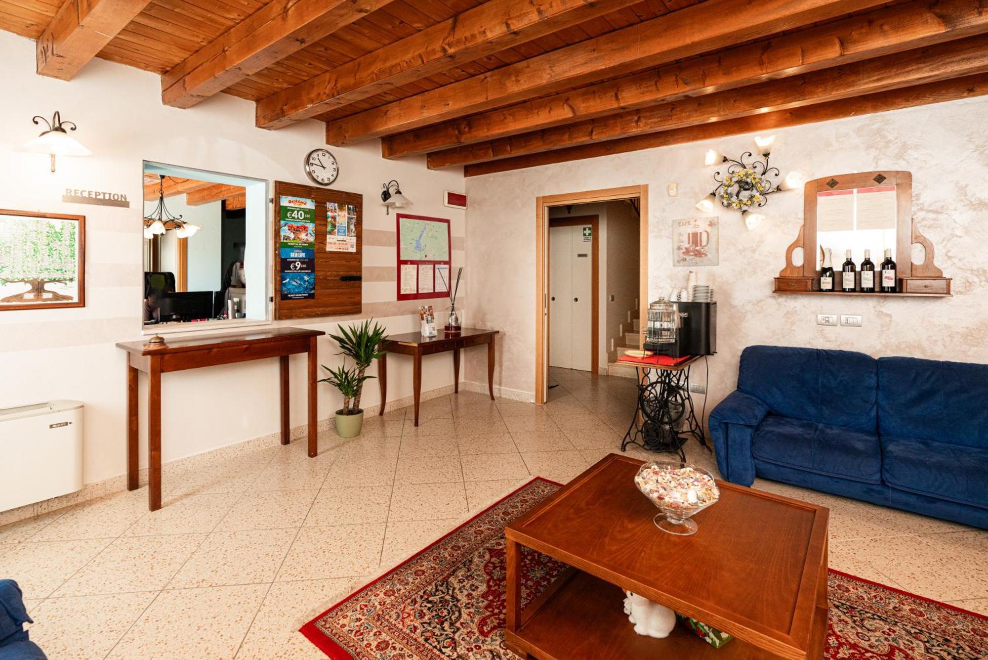 Agriturismo Dei Grippi Sona Bagian luar foto