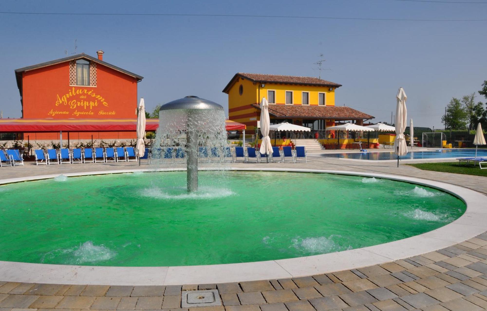 Agriturismo Dei Grippi Sona Bagian luar foto