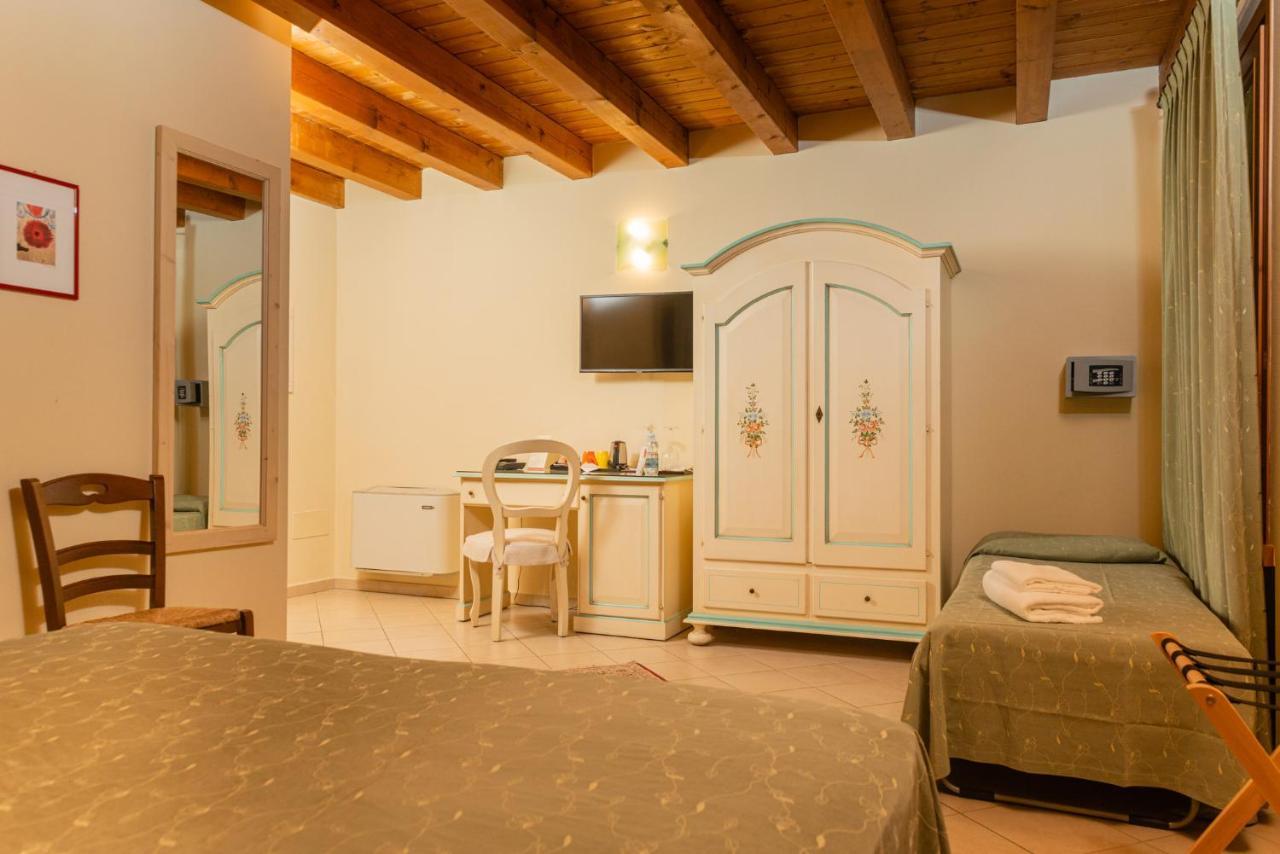 Agriturismo Dei Grippi Sona Bagian luar foto
