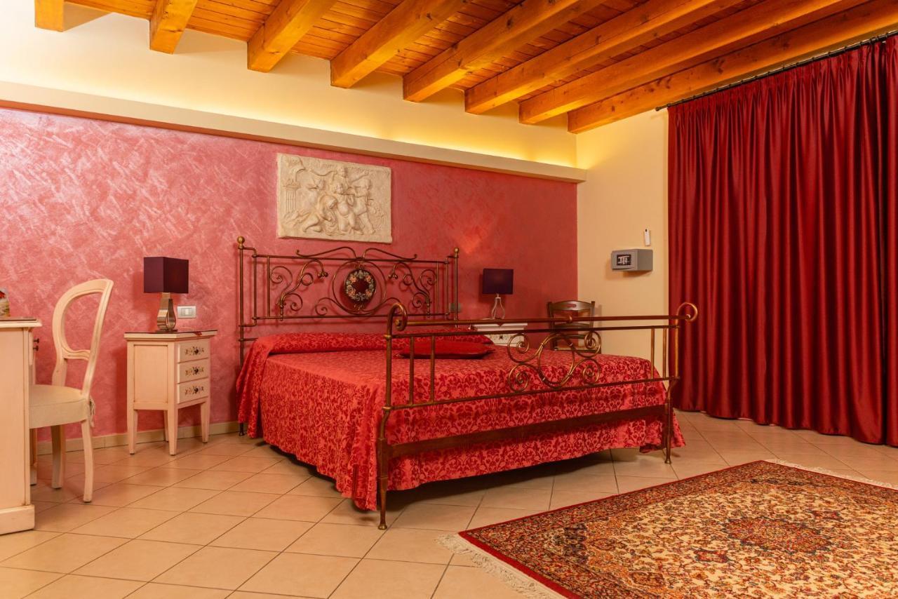 Agriturismo Dei Grippi Sona Bagian luar foto