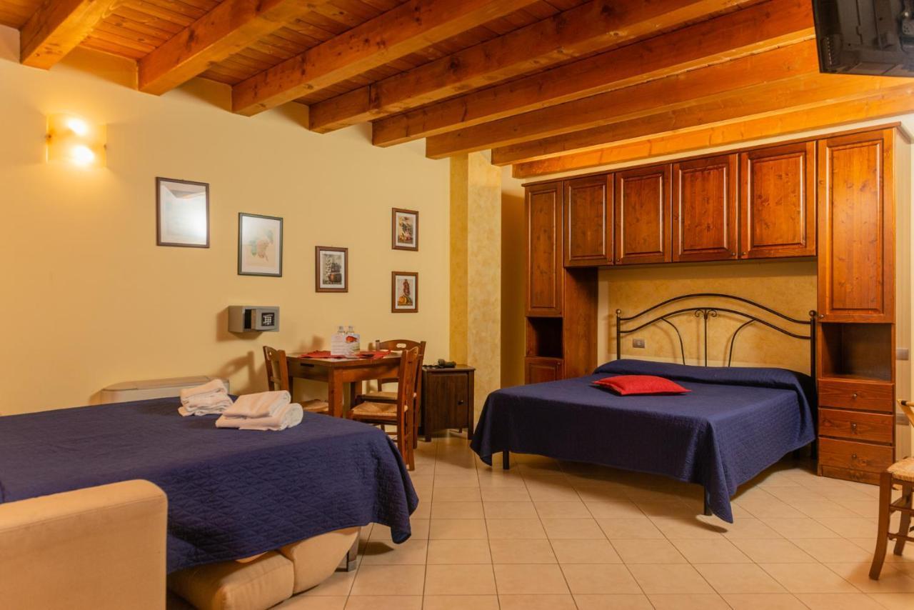Agriturismo Dei Grippi Sona Bagian luar foto