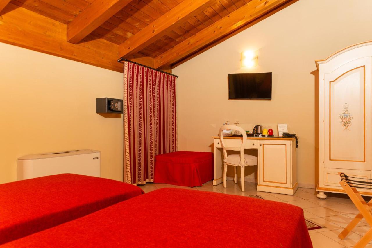 Agriturismo Dei Grippi Sona Bagian luar foto