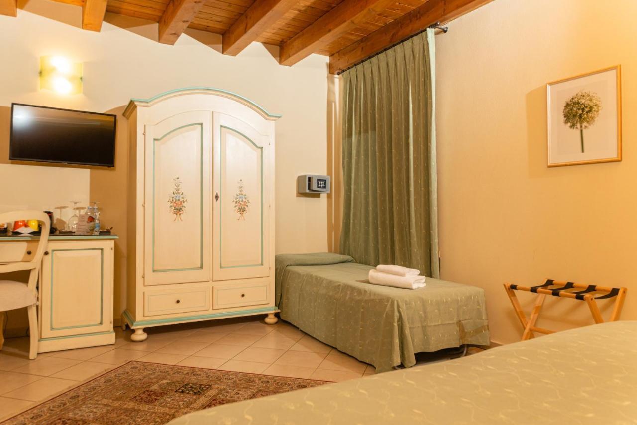 Agriturismo Dei Grippi Sona Bagian luar foto