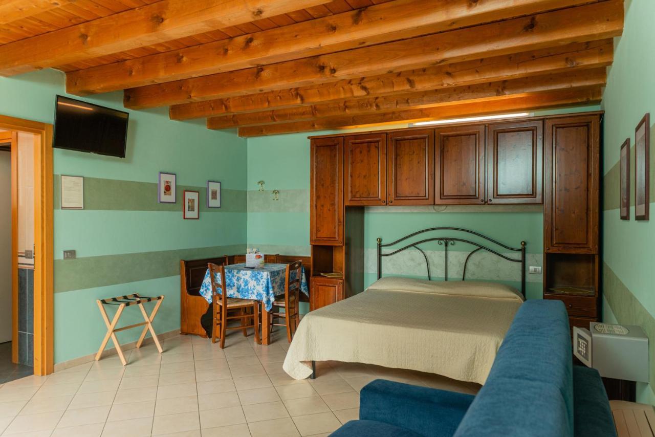 Agriturismo Dei Grippi Sona Bagian luar foto