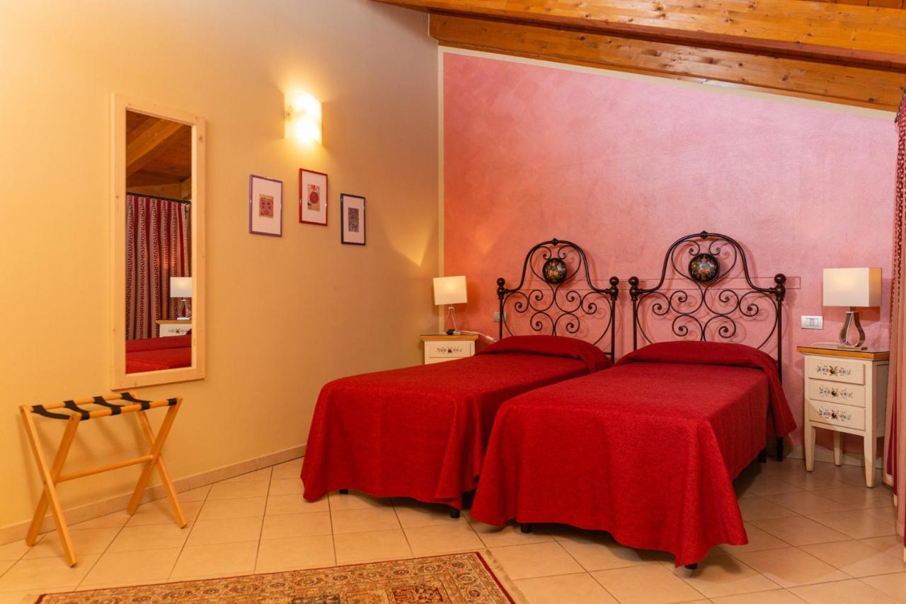 Agriturismo Dei Grippi Sona Bagian luar foto